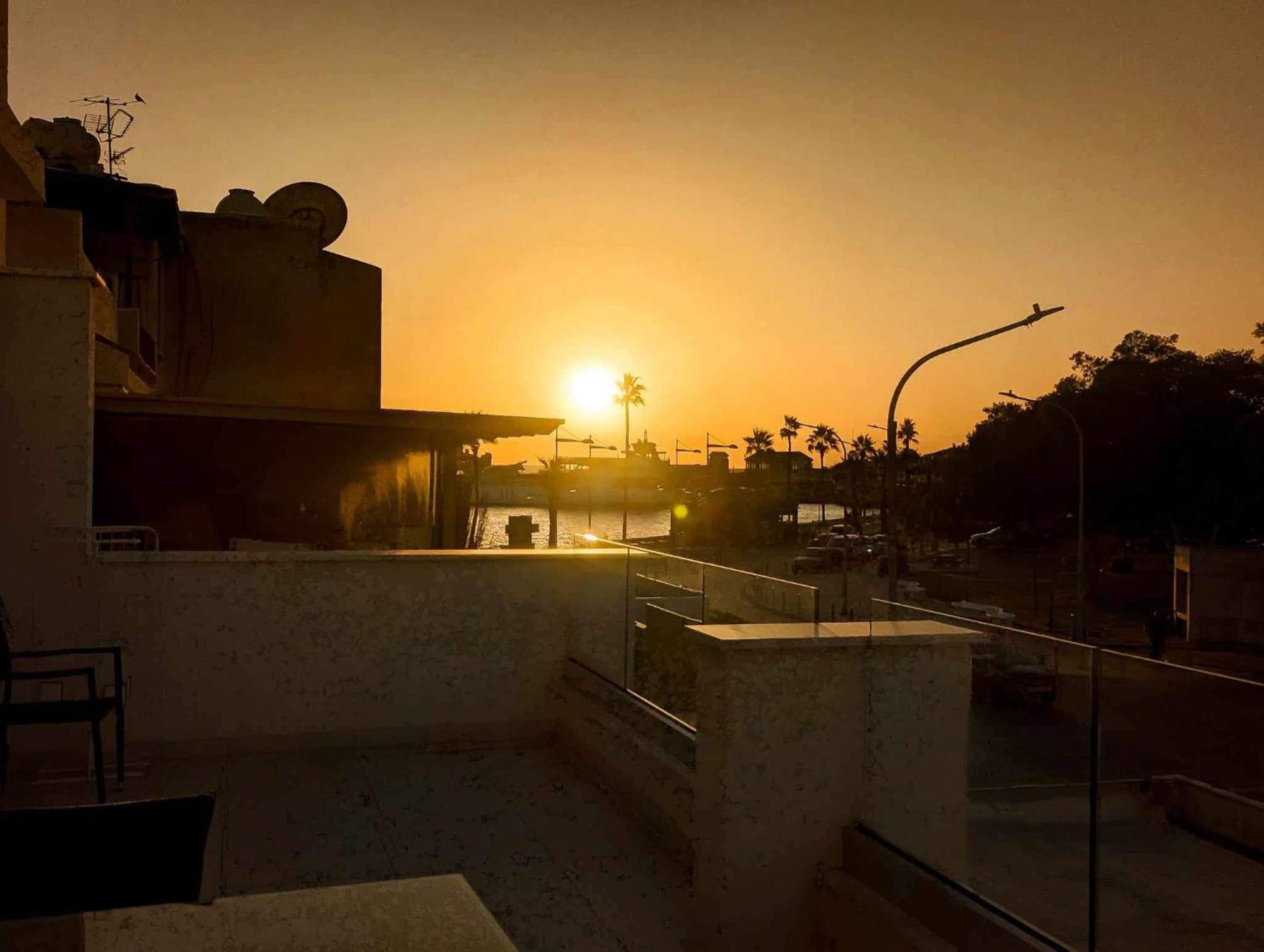 Bohemian Rhapsody Apartment Paphos Ngoại thất bức ảnh